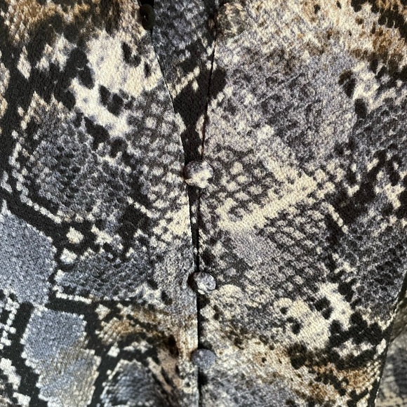 Women’s top - Picture 3 of 4